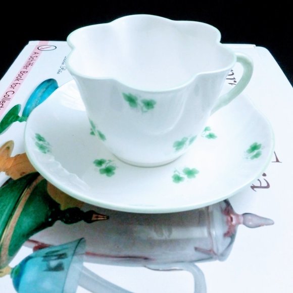 Clover St. Patrick's fine bone china teacup - Picture 7 of 7